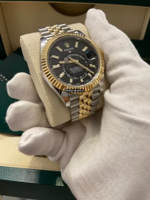 Swiss Replica Rolex Sky-dweller 326933 Caliber 9001 Automatic Movement 42mm Yellow Gold Case Mens/unisex Watch - Image 5