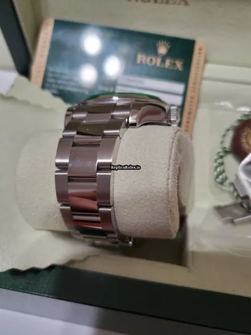 Superior Replica Rolex Milgauss 116400v Watch - Image 2