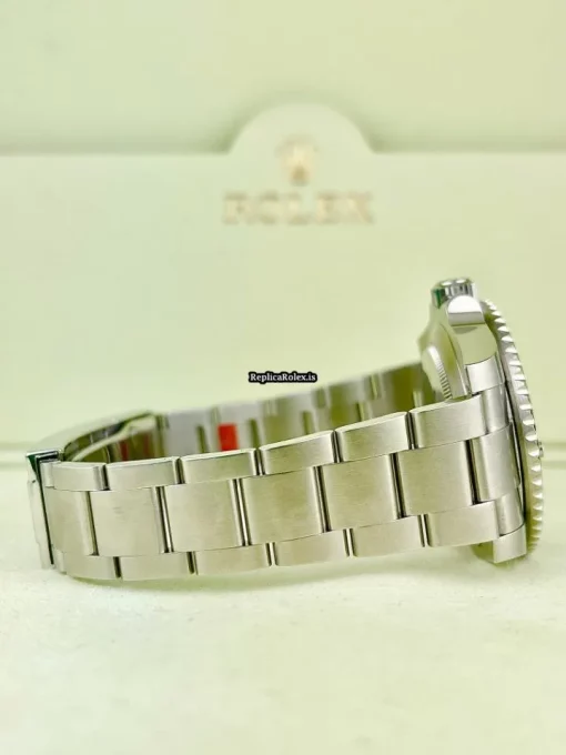 Quality Replica Rolex Submariner Date 116610lv Caliber 3135 Automatic Movement 40mm Steel Case Mens/unisex Watch - Image 3