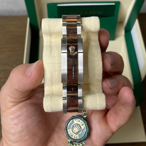 Nice Replica Rolex Gmt-master II 126711chnr Caliber 3285 Automatic Movement 40mm Gold/steel Case Mens/unisex Watch - Image 4