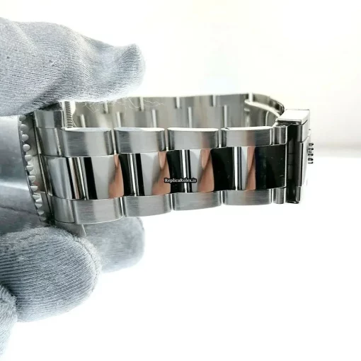 Well Made Replica Rolex Gmt-master II 116710blnr Caliber 3186 Automatic Movement 40mm Steel Case Mens/unisex Watch - Image 10