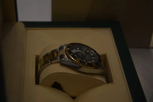 Great Replica Rolex Submariner Date 116613ln Caliber 3135 Automatic Movement 40mm Gold/steel Case Mens/unisex Watch - Image 2