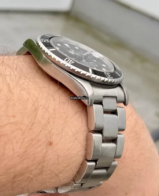Exquisite Replica Rolex Submariner Date 16800 Caliber 3035 Automatic Movement 40mm Steel Case Mens/unisex Watch - Image 3