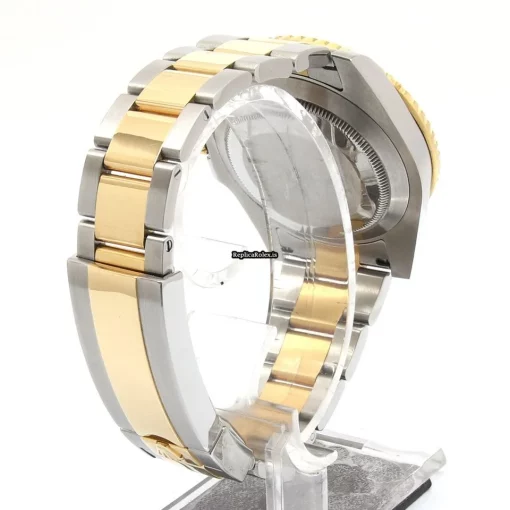 Amazing Replica Rolex Submariner Date 116613lb Automatic Movement 40mm Gold/steel Case Watch - Image 4