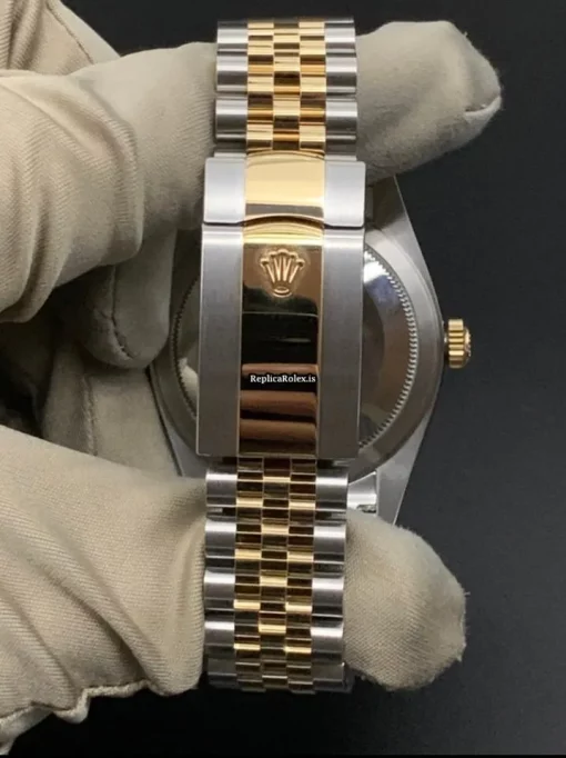 Great Replica Rolex Sky-dweller 326933 Caliber 9001 Automatic Movement 42mm Gold/steel Case Mens/unisex Watch - Image 4
