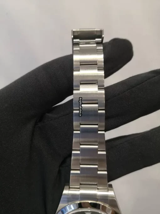 Perfect Fake Rolex Explorer 214270 Caliber 3132 Automatic Movement 39mm Steel Case Mens/unisex Watch - Image 4