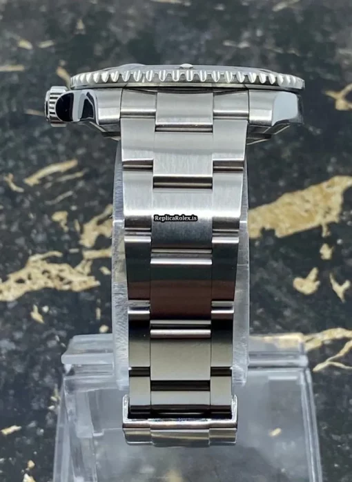 Well Made Replica Rolex Submariner Date 116610ln Caliber 3135 Automatic Movement 40mm Steel Case Mens/unisex Watch - Image 6