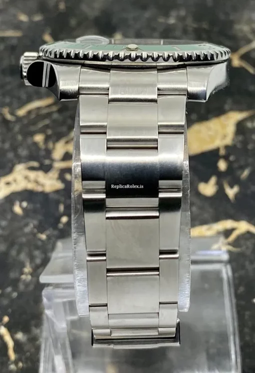 Inexpensive Fakes Rolex Submariner Date 116610lv Caliber 3135 Automatic Movement 40mm Steel Case Mens/unisex Watch - Image 6