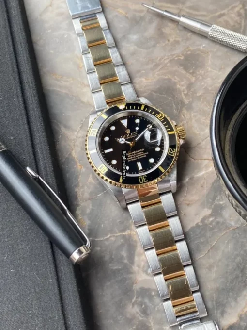 Incredible Replica Rolex Submariner Date 16613 Caliber 3135 Automatic Movement 40mm Gold/steel Case Mens/unisex Watch - Image 10
