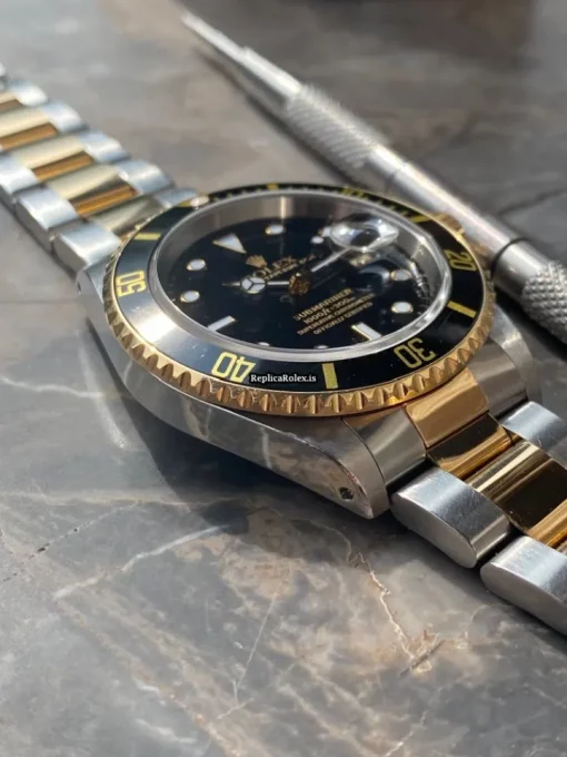 Incredible Replica Rolex Submariner Date 16613 Caliber 3135 Automatic Movement 40mm Gold/steel Case Mens/unisex Watch - Image 9