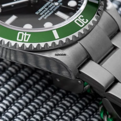 Affordable Knockoff Rolex Submariner Date 16610lv Caliber 3135 Automatic Movement 40mm Steel Case Mens/unisex Watch - Image 6