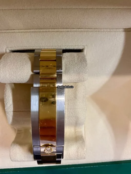 Unique Replica Rolex Submariner Date 116613lb Caliber 3135 Automatic Movement 40mm Gold/steel Case Mens/unisex Watch - Image 3