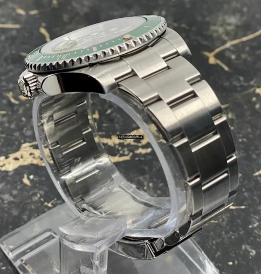 Terrific Replica Rolex Submariner Date 116610lv Caliber 3135 Automatic Movement 40mm Steel Case Mens/unisex Watch - Image 6