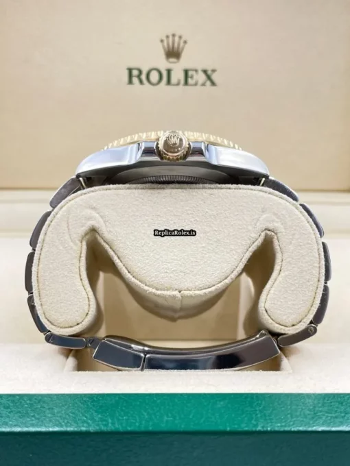 Fabulous Copies Rolex Submariner Date 116613lb Caliber 3135 Automatic Movement 40mm Steel Case Mens/unisex Watch - Image 5
