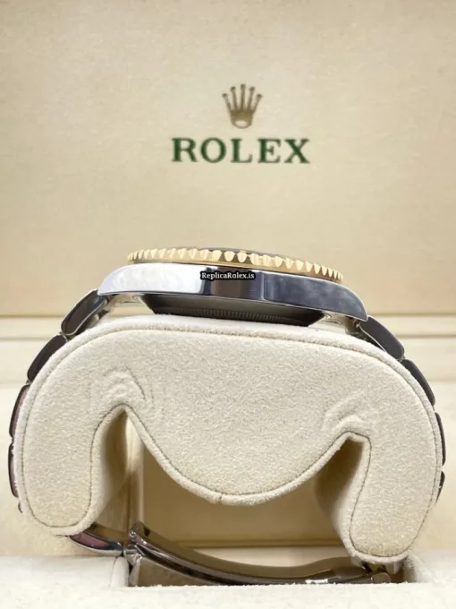 Incredible Imitation Rolex Submariner Date 116613ln Caliber 3135 Automatic Movement 40mm Gold/steel Case Mens/unisex Watch - Image 6