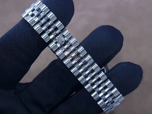 Wonderful Replica Rolex Lady-datejust 178240 Caliber 2235 Automatic Movement 31mm Steel Case Womens Watch - Image 9