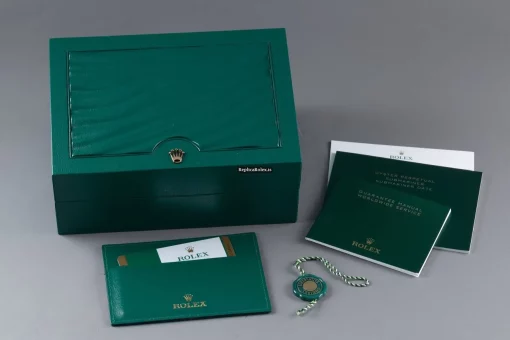 Excellent Replica Rolex Submariner Date 116613lb Caliber 3135 Automatic Movement 40mm Gold/steel Case Mens/unisex Watch - Image 4