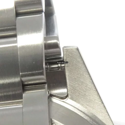 Well Made Fake Rolex Submariner Date 16610 Caliber 3135 Automatic Movement 40mm Steel Case Mens/unisex Watch - Image 10