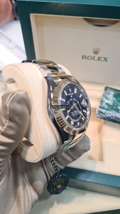 Design Fakes Rolex Sky-dweller 326933 Caliber 9001 Automatic Movement 42mm Gold/steel Case Mens/unisex Watch - Image 3