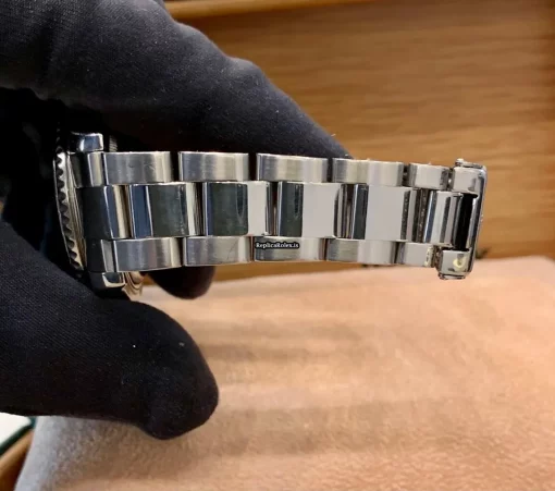 Perfect Imitation Rolex Yacht-master 168622 Caliber 2235 Automatic Movement 35mm Steel Case Mens/unisex Watch - Image 3