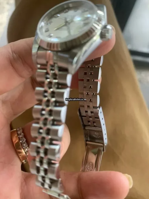 Amazing Replica Rolex Lady-datejust 179174 Caliber 2235 Automatic Movement 26mm Steel Case Womens Watch - Image 5