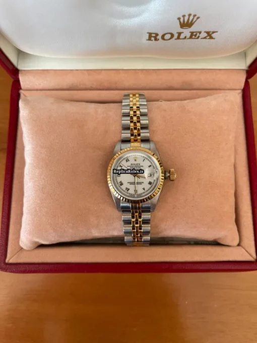 Fine Replica Rolex Oyster Perpetual Lady Date 69163 Caliber 2135 Automatic Movement 26mm Gold/steel Case Womens Watch - Image 11