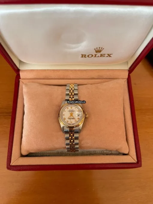 Fine Replica Rolex Oyster Perpetual Lady Date 69163 Caliber 2135 Automatic Movement 26mm Gold/steel Case Womens Watch - Image 2