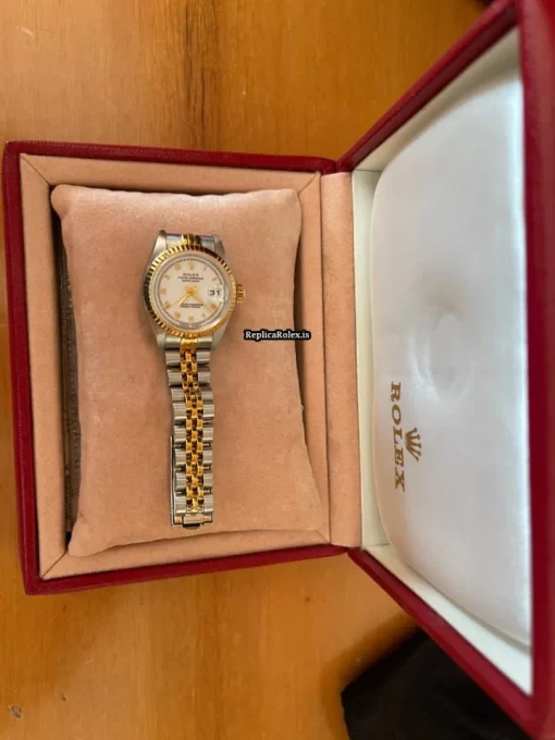 Fine Replica Rolex Oyster Perpetual Lady Date 69163 Caliber 2135 Automatic Movement 26mm Gold/steel Case Womens Watch - Image 5