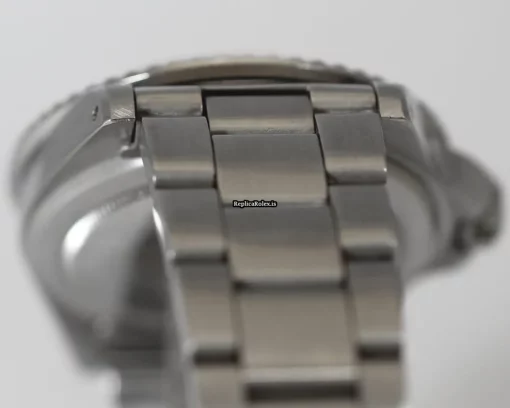 Superb Copies Rolex Submariner Date 1680 Caliber 1570 Automatic Movement 40mm Steel Case Mens/unisex Watch - Image 7