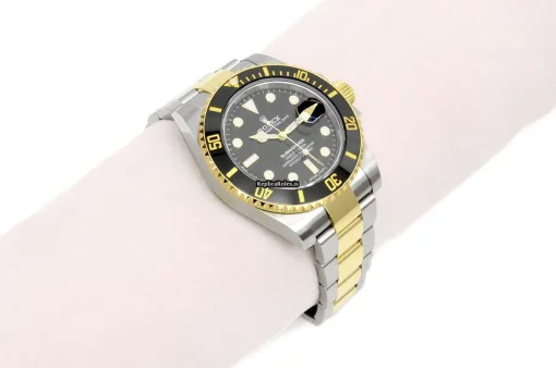 Nice Replica Rolex Submariner Date 116613ln Caliber 3135 Automatic Movement 40mm Gold/steel Case Mens/unisex Watch - Image 14